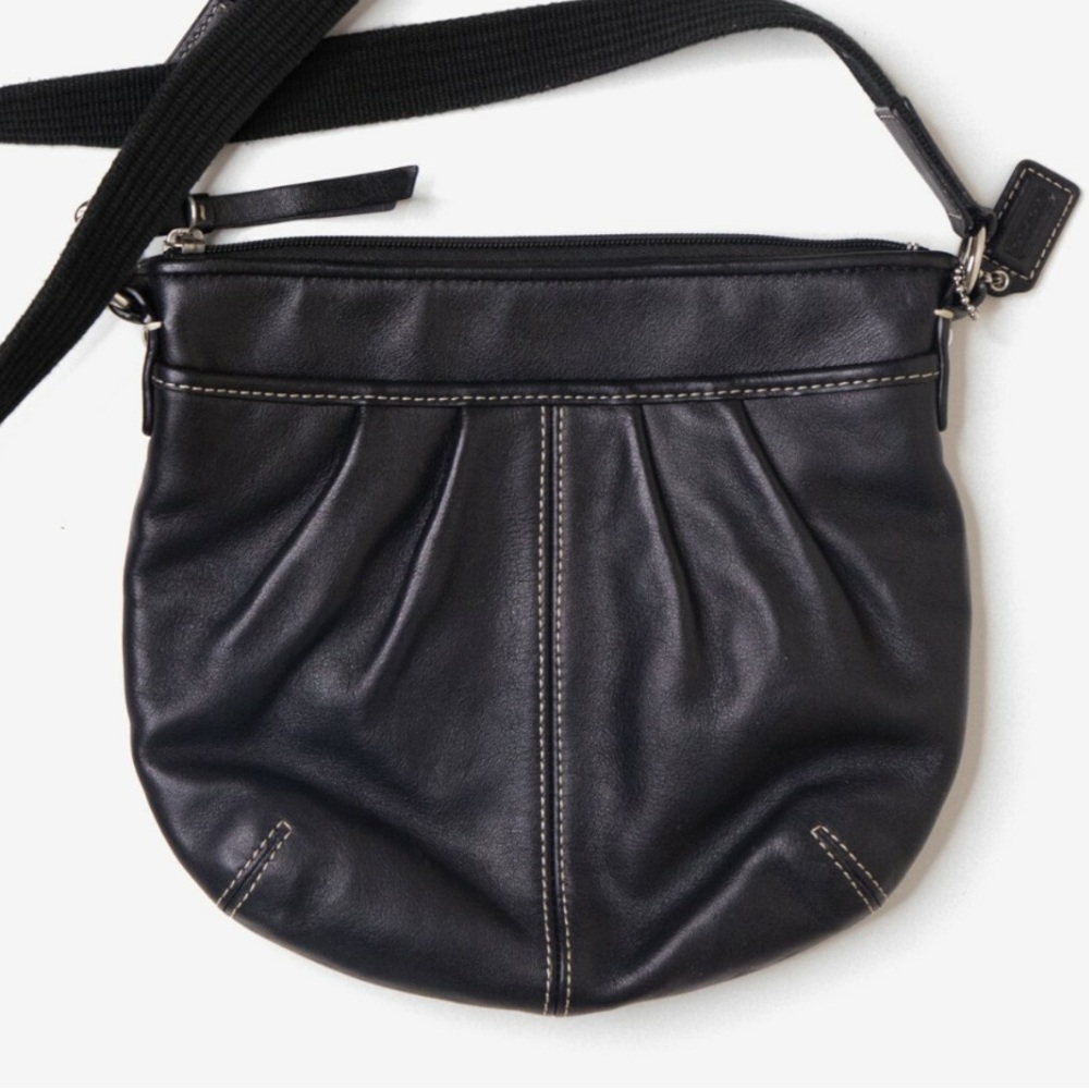 COACH SOHO  BLACK PLEATED LEATHER CROSSBODY SWING PACK  PURSE BAG